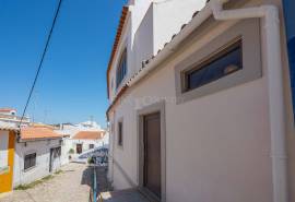 Ferragudo - Traditional 3-bedroom townhouse with roof terrace and river views