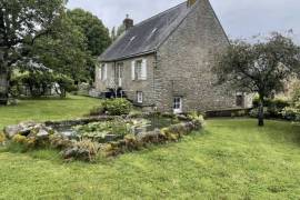 Detached Country House with Landscaped Garden