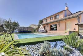 Detached Villa With Swimming Pool