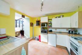 4 bedroom, Terraced House for sale