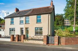 3 bedroom, Semi-detached house for sale