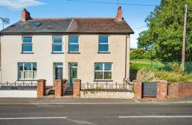 3 bedroom, Semi-detached house for sale