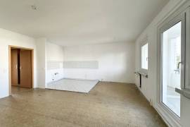 Ready to move! 3 room apartment with large terrace close to Eastgate!