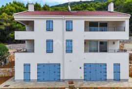 CRES ISLAND, CRES - Two-story apartment in a new building with Mediterranean charm