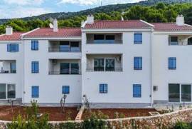 CRES SZIGET, CRES CENTER - Apartman 3 hálószoba + hálószoba + 2 parkolóhely + TEngerre néző