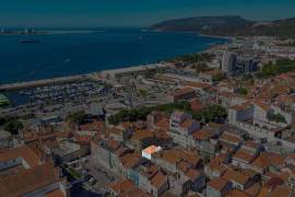 Building with 2 apartments for Sale in Setúbal