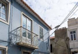 Building with 2 apartments for Sale in Setúbal