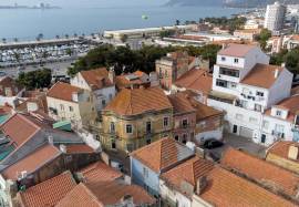 Building with 2 apartments for Sale in Setúbal