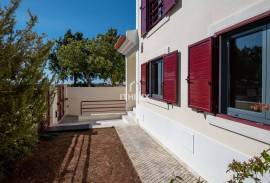 House with Garden and Garage in Arneiro