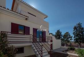 House with Garden and Garage in Arneiro