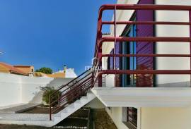 House with Garden and Garage in Arneiro