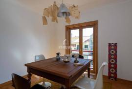 House with Garden and Garage in Arneiro