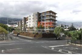 Luxury Apartment on the Top Floor with Panoramic View in Virtudes, Funchal