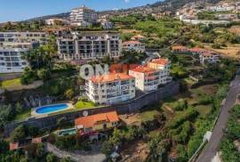 Excellent T2 with Privacy in Condominium with Pool in Calheta