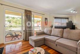 Excellent T2 with Privacy in Condominium with Pool in Calheta