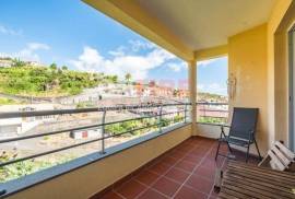 Excellent T2 with Privacy in Condominium with Pool in Calheta