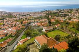 Bifamily Estate T3+T2 with 2,800m² Land and Panoramic View in Funchal