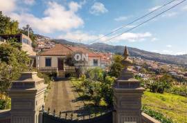 Bifamily Estate T3+T2 with 2,800m² Land and Panoramic View in Funchal