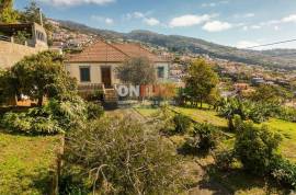 Bifamily Estate T3+T2 with 2,800m² Land and Panoramic View in Funchal