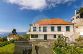 Bifamily Estate T3+T2 with 2,800m² Land and Panoramic View in Funchal