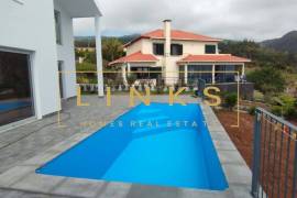 3 bedroom villa with pool in Prazeres, Calheta