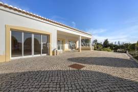 Carvoeiro – Spacious restaurant 5 minutes drive from the village