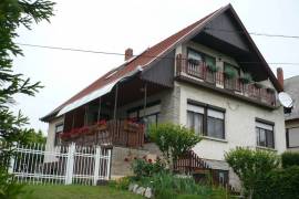 Családi ház eladó a Balatonnál