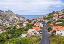 Typical Madeiran Villa for Investment in Machico - Sea View