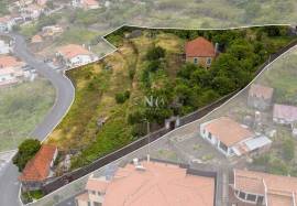Typical Madeiran Villa for Investment in Machico - Sea View