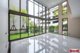 749 Residence - Luxury Town Home with Private Pool in Prime Location between Phrom Phong and Thong Lor