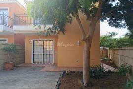 3 Bedroom Townhouse For Sale In Parque De La Reina LP33542