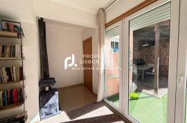 Large Garden Patio 2 Bedroom Apartment Fully Renovated In Lisbon