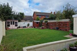 3 bedroom, Semi-detached house for sale