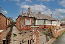 3 bedroom, Semi-detached bungalow for sale