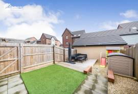 3 bedroom, Semi-detached house for sale