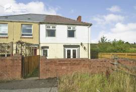 4 bedroom, Semi-detached house for sale