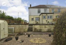 4 bedroom, Semi-detached house for sale