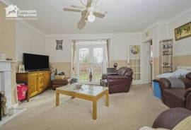 4 bedroom, Semi-detached house for sale