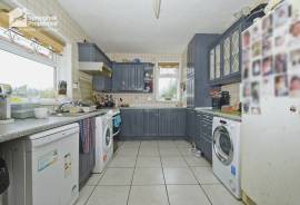 4 bedroom, Semi-detached house for sale