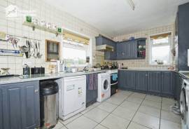 4 bedroom, Semi-detached house for sale