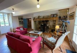 Beautifully located pritate, immaculately restored country house with 3ha of land