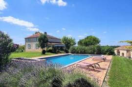 Propriété à vendre 10 pièces - gîte et piscine - proche de MONFLANQUIN (Lot-et-Garonne)