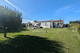 Pavillon de plain pied avec garage et jardin