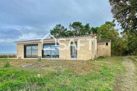 Maison en pierre de 130 m3 avec 3 chambres.