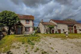 Pretty stone house with gîte and outbuildings