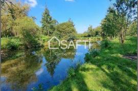 Terrain de loisir au bord de la Mayenne !