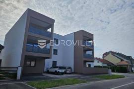 Osijek, Retfala, four-room apartment 100 m2 ground floor