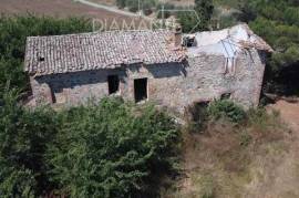 CDL6371 - Stone farmhouse with land and well