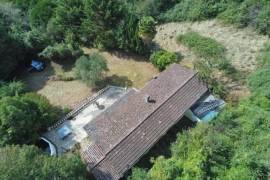 €70000 - Secluded Bungalow to Renovate in a Superb Wooded Location!