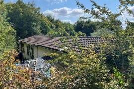 €70000 - Secluded Bungalow to Renovate in a Superb Wooded Location!